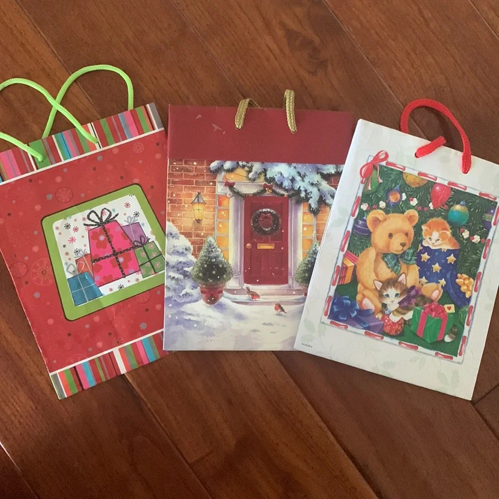 CHRISTMAS GIFT BAG BUNDLE 25+ Bags Gift Tags & Tissue All Sizes